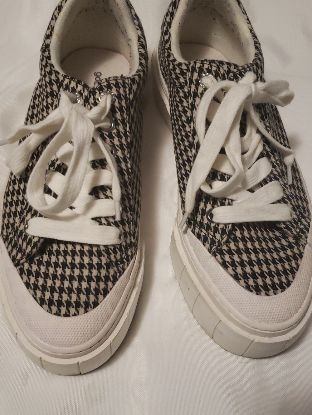 Women’s Houndstooth Canvas Sneakers - White & Black
